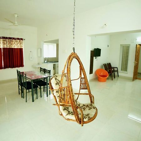 Truelife Homestays - Alamelu Avenue - Fully Furnished Ac 2Bhk Apartments In Tirupati - Walkable To Restaurants & Super Market - Fast Wifi - Kitchen - Easy Access To Airport, Railway Station, Sri Padmavathi & Tirumala Temple מראה חיצוני תמונה