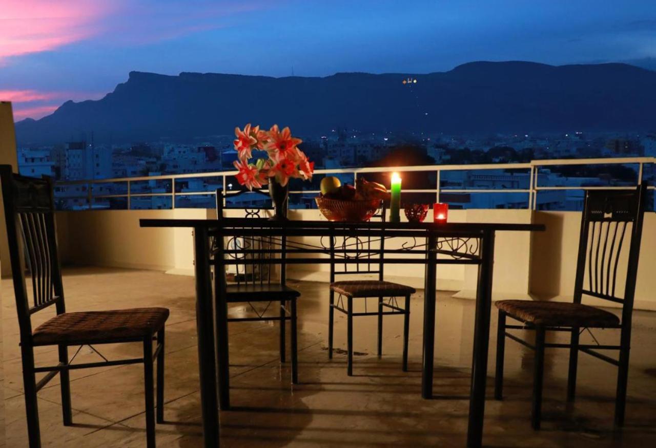 Truelife Homestays - Alamelu Avenue - Fully Furnished Ac 2Bhk Apartments In Tirupati - Walkable To Restaurants & Super Market - Fast Wifi - Kitchen - Easy Access To Airport, Railway Station, Sri Padmavathi & Tirumala Temple מראה חיצוני תמונה